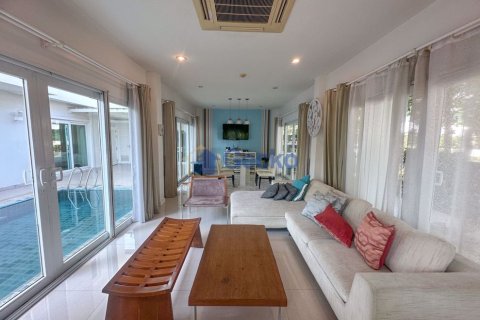 House in Pattaya, Thailand 3 bedrooms № 196670 - photo 6