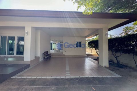 House in Pattaya, Thailand 3 bedrooms № 196670 - photo 3