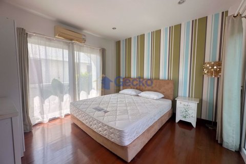 House in Pattaya, Thailand 3 bedrooms № 196670 - photo 12
