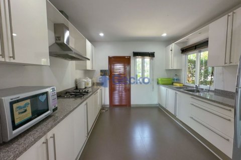 House in Pattaya, Thailand 3 bedrooms № 196670 - photo 9