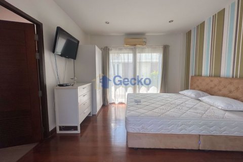 House in Pattaya, Thailand 3 bedrooms № 196670 - photo 13