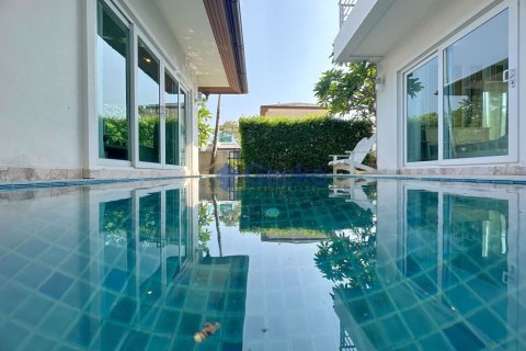 House in Pattaya, Thailand 3 bedrooms № 196670 - photo 2