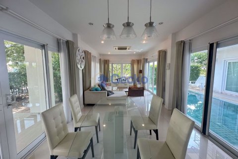 House in Pattaya, Thailand 3 bedrooms № 196670 - photo 4