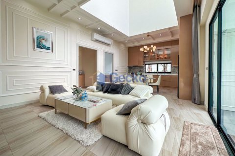 House in Pattaya, Thailand 3 bedrooms № 196669 - photo 27