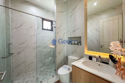 House in Pattaya, Thailand 3 bedrooms № 196669 - photo 30