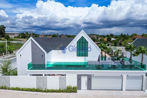 House in Pattaya, Thailand 3 bedrooms № 196669 - photo 2
