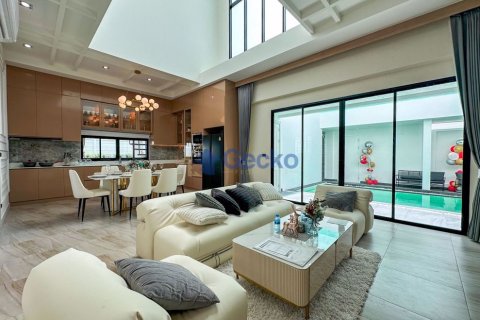 House in Pattaya, Thailand 3 bedrooms № 196669 - photo 21