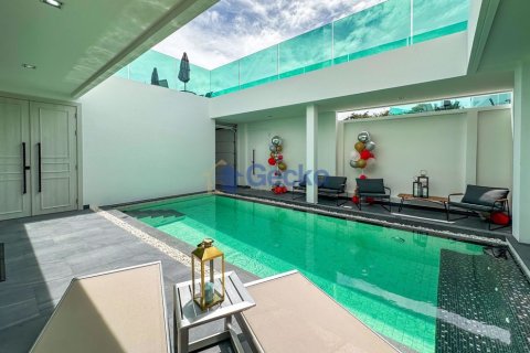 House in Pattaya, Thailand 3 bedrooms № 196669 - photo 15