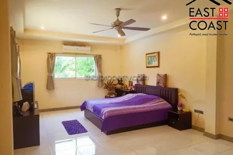 Casa de 4 dormitorios en Pattaya, Tailandia № 213227 - foto 12