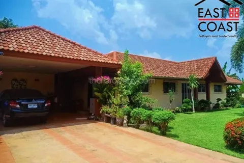 Casa de 4 dormitorios en Pattaya, Tailandia № 213227 - foto 3