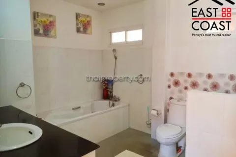 Casa de 4 dormitorios en Pattaya, Tailandia № 213227 - foto 15