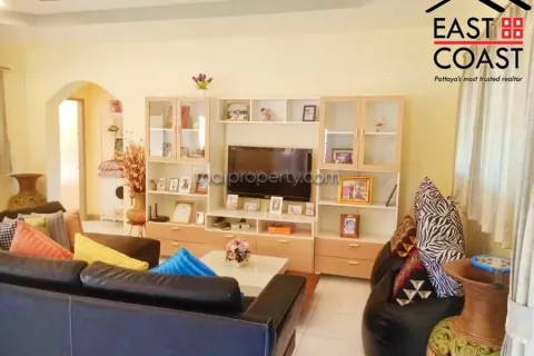 Casa de 4 dormitorios en Pattaya, Tailandia № 213227 - foto 9