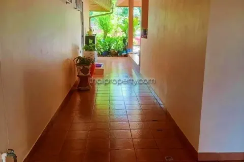 Casa de 4 dormitorios en Pattaya, Tailandia № 213227 - foto 11