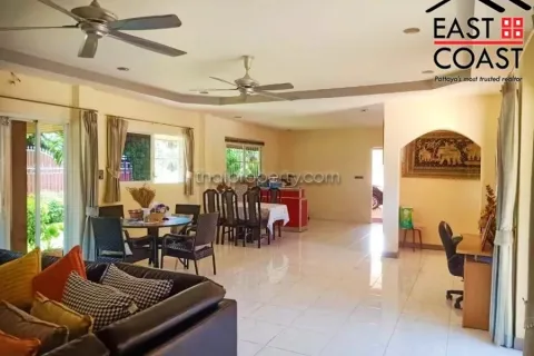 Casa de 4 dormitorios en Pattaya, Tailandia № 213227 - foto 8