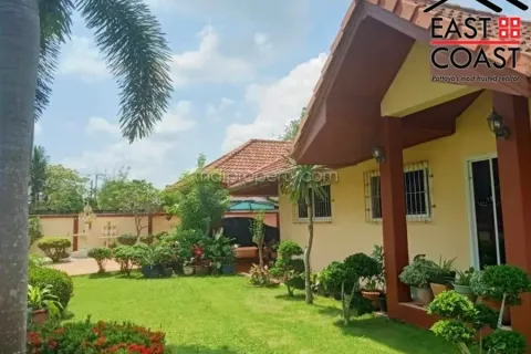 Casa de 4 dormitorios en Pattaya, Tailandia № 213227 - foto 4