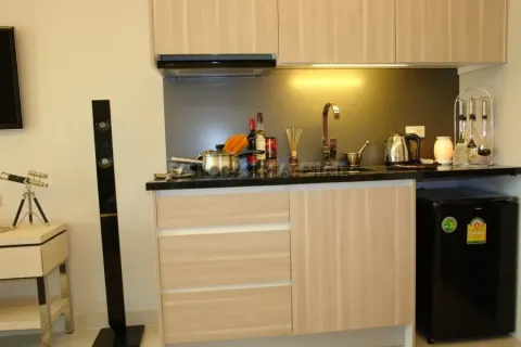 Condominio de 1 dormitorio en Jomtien Beach, Pattaya, Tailandia № 213222 - foto 2