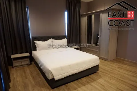 Casa de 4 dormitorios en Pattaya, Tailandia № 213225 - foto 9