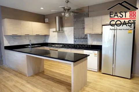Casa de 4 dormitorios en Pattaya, Tailandia № 213225 - foto 4