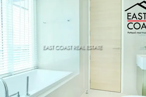 Condominio de 2 dormitorios en Jomtien Beach, Pattaya, Tailandia № 213226 - foto 21