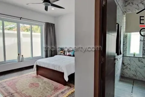 Casa de 3 dormitorios en Pattaya, Tailandia № 213221 - foto 4