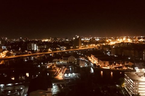 Кондоминиум с 2 спальнями в Клонг Тоэй, Бангкок, Таиланд № 140142 - фото 1