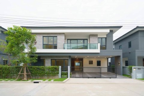 House in Bangkok, Thailand 4 bedrooms № 180894