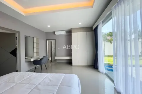 Casa de 5 dormitorios en Pattaya, Tailandia № 210987 - foto 3