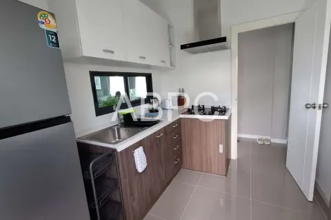 Casa de 4 dormitorios en Pattaya, Tailandia № 210988 - foto 9