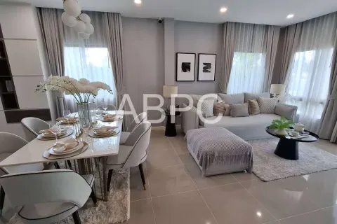 Casa de 4 dormitorios en Pattaya, Tailandia № 210988 - foto 5