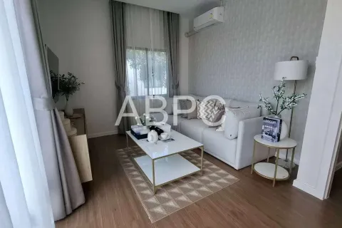 Casa de 4 dormitorios en Pattaya, Tailandia № 210988 - foto 15