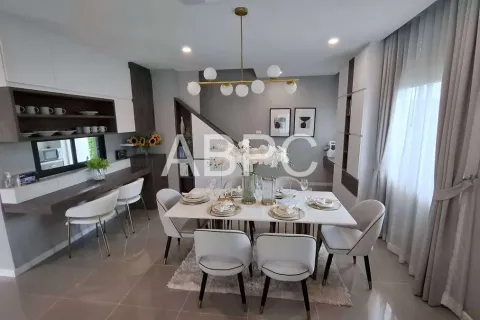 Casa de 4 dormitorios en Pattaya, Tailandia № 210988 - foto 6