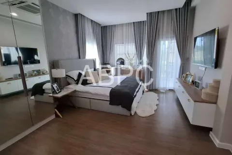 Casa de 4 dormitorios en Pattaya, Tailandia № 210988 - foto 12