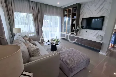 Casa de 4 dormitorios en Pattaya, Tailandia № 210988 - foto 7