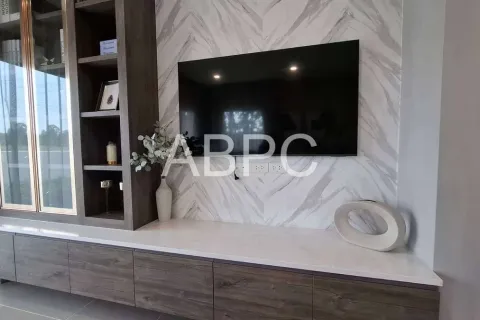 Casa de 4 dormitorios en Pattaya, Tailandia № 210988 - foto 4