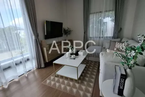 Casa de 4 dormitorios en Pattaya, Tailandia № 210988 - foto 17