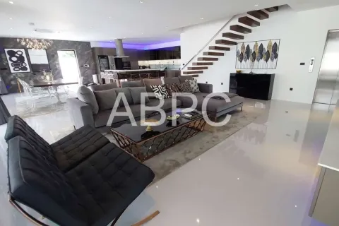 Casa de 4 dormitorios en Pattaya, Tailandia № 210990 - foto 5