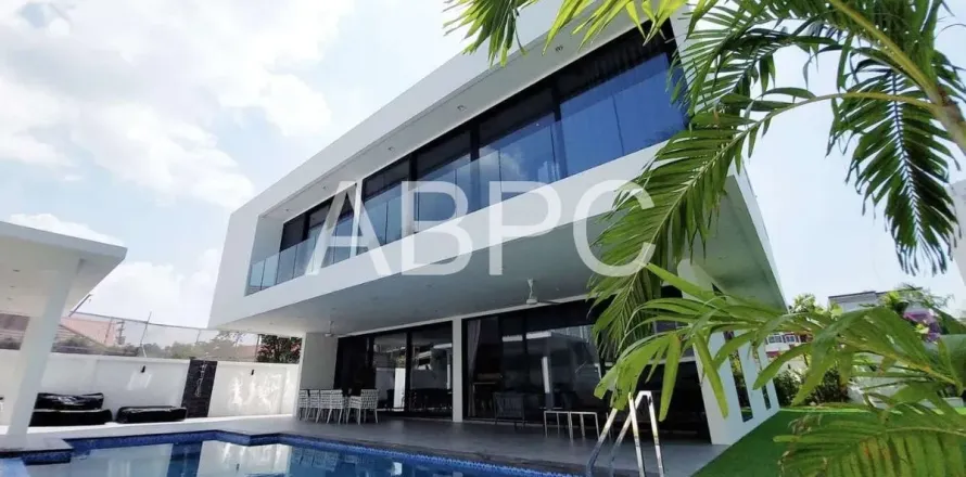 Casa de 4 dormitorios en Pattaya, Tailandia № 210990