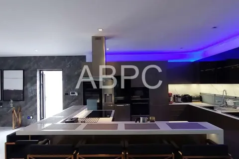 Casa de 4 dormitorios en Pattaya, Tailandia № 210990 - foto 6