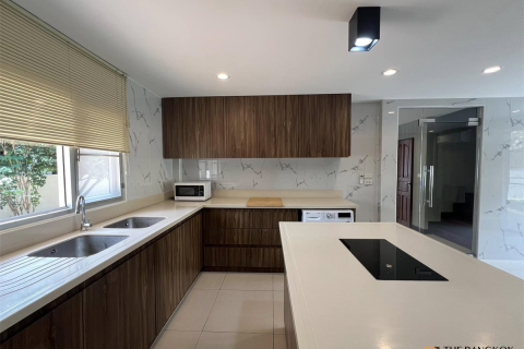 House in Bangkok, Thailand 3 bedrooms № 189042