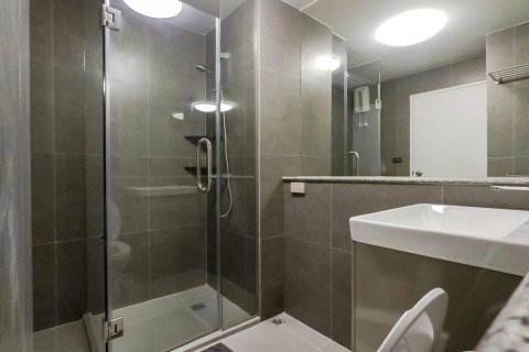 Studio dans le Condo à Yan Nawa, Bangkok, Thaïlande  № 137398 - photo 17