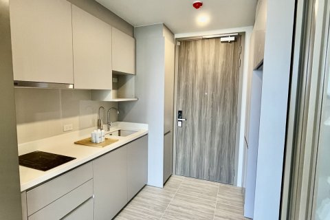 Студия в кондо в Банг Каео, Таиланд № 151769 - фото 1