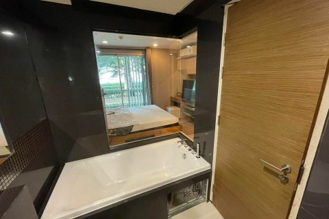 Studio dans le Condo à Khlong Toei, Bangkok, Thaïlande  № 169355 - photo 5