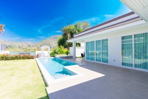 Villa in Hua Hin, Thailand 3 bedrooms № 119244 - photo 1
