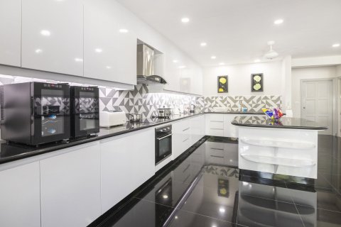 Дом в Паттайе, Таиланд с 9 спальнями  № 167868 - фото 16