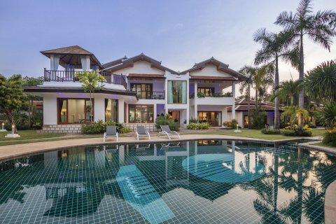 Maison à Pattaya, Thaïlande 9 chambres № 167868