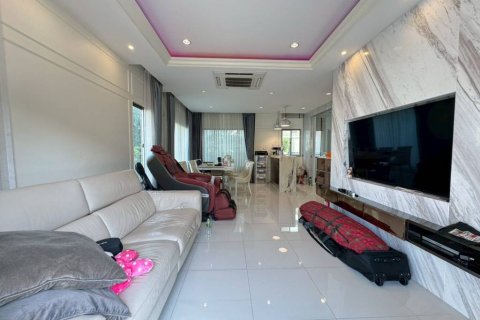 House in Suan Luang, Bangkok, Thailand 3 bedrooms № 158911 - photo 6