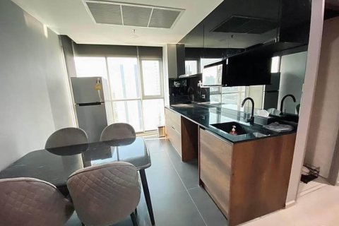 Кондоминиум с 2 спальнями в Дин Даенге, Бангкок, Таиланд № 158914 - фото 6