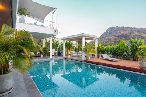 Villa in Hua Hin, Thailand 4 bedrooms № 158916 - photo 2