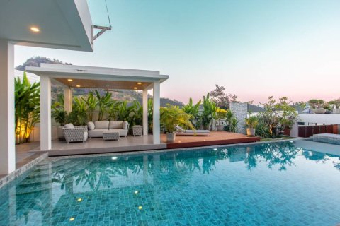 Villa in Hua Hin, Thailand 4 bedrooms № 158916 - photo 3