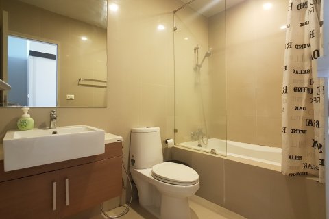 Condo à Huai Khwang, Bangkok, Thaïlande, 2 chambres № 200666 - photo 2